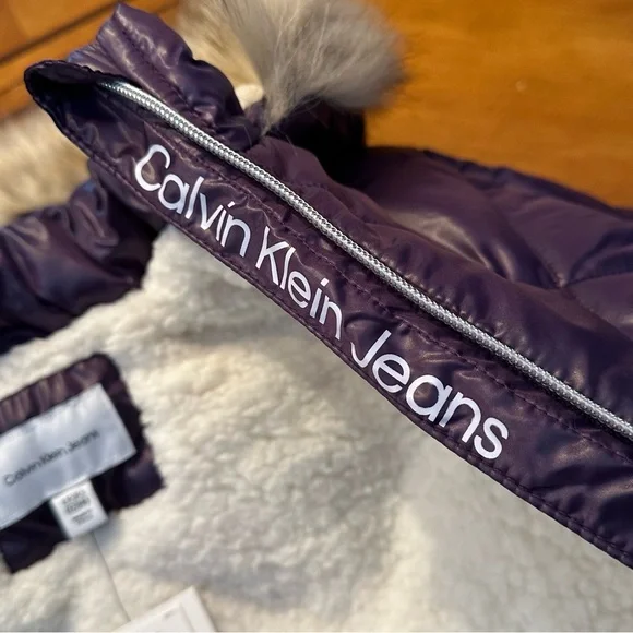 Calvin Klein Jeans Girls Hooded Puffer Jacket Purple CKFHM15S-512 Size L (12/14)